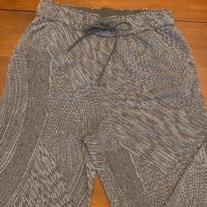 Lululemon joggers size 6